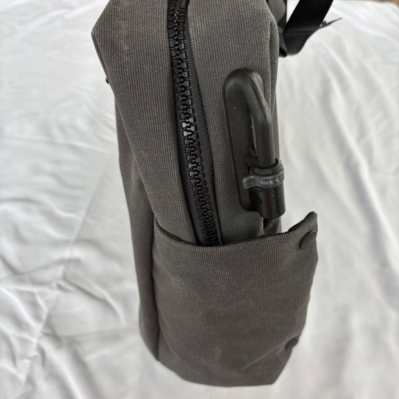 PacSafe Gray Briefcase InstaSafe Series w/RFID - Picture 4 of 16